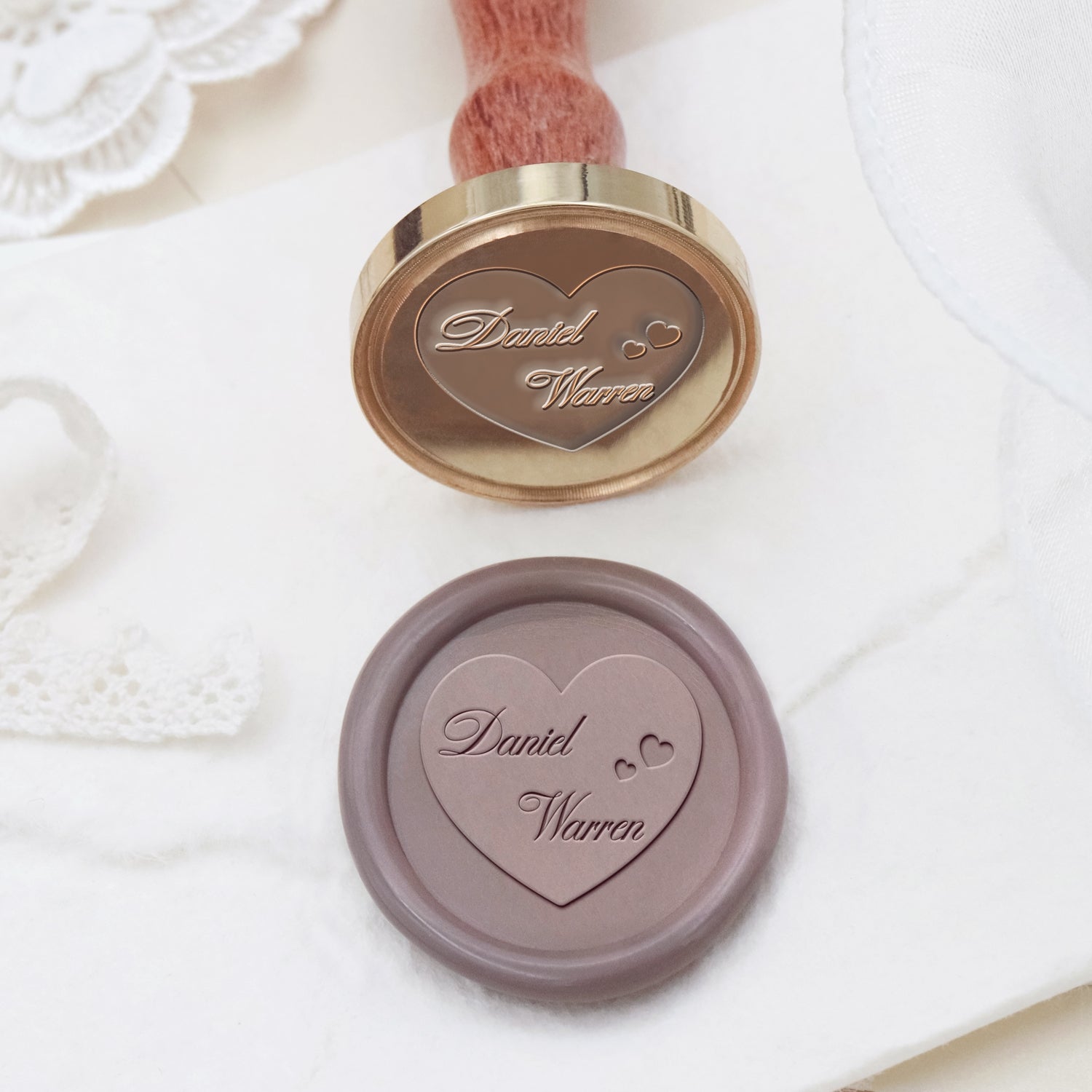 Carimbo de Lacre Personalizado Minimalista com Nome para Casamento (9 Designs) 2