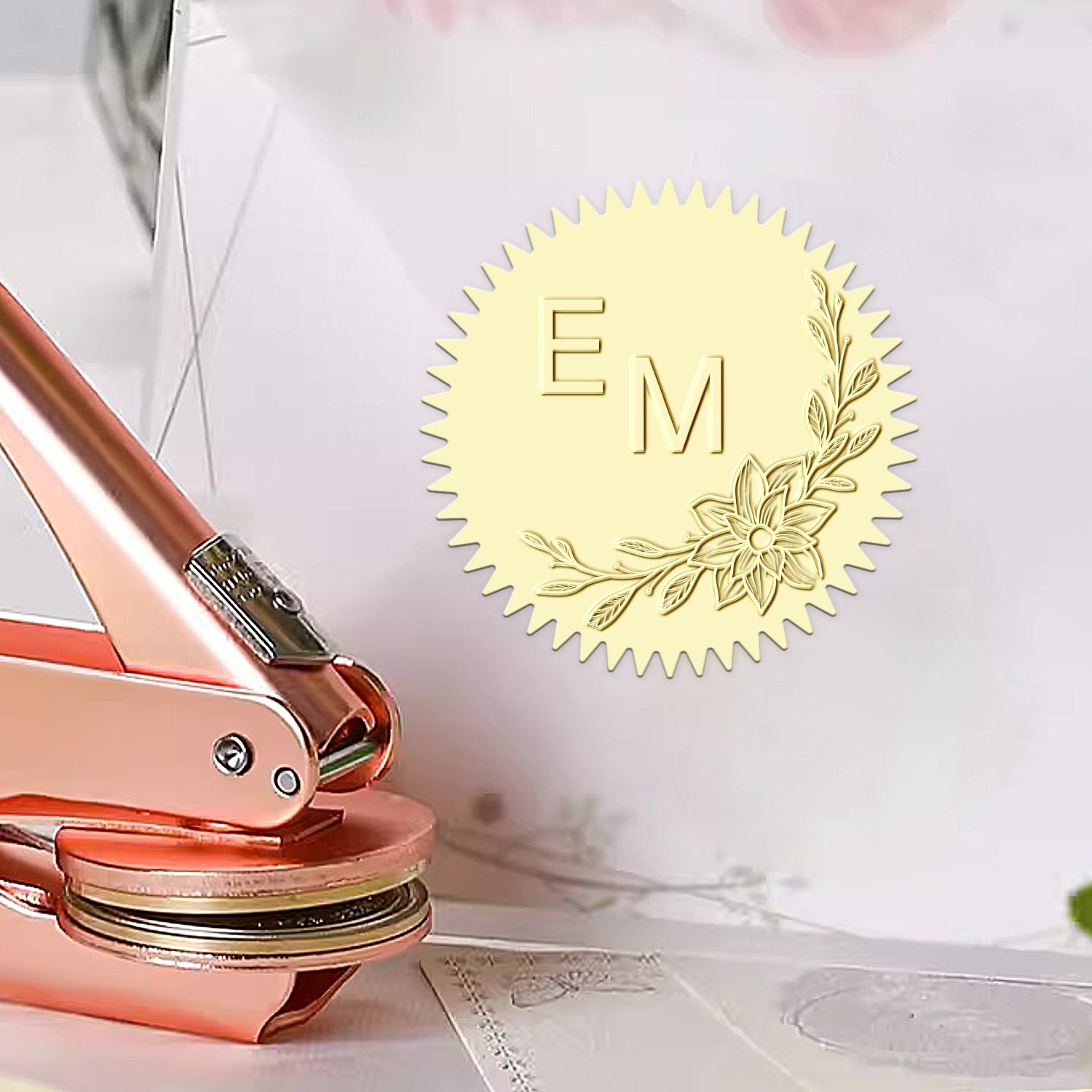 Chancela de Monograma de Casamento com Iniciais Botânicas Personalizadas - Estilo 4 Chancela de Monograma de Casamento com Iniciais Botânicas Personalizadas - Estilo 414 21